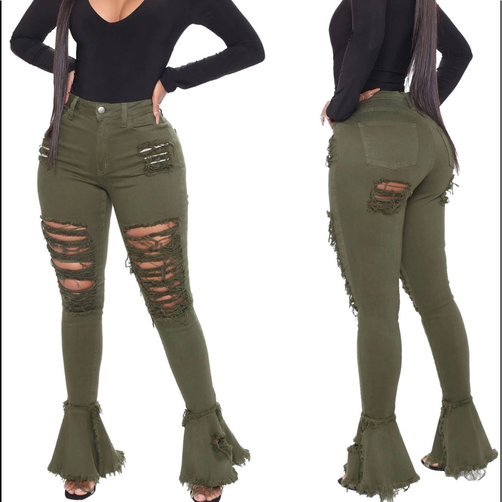 Olive Flare leg pants!! Size medium! Very little stretch! Fits like a 5/6!